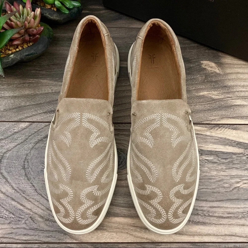 NIB Frye Ivy Primrose Slip On Sneakers Beige Suede